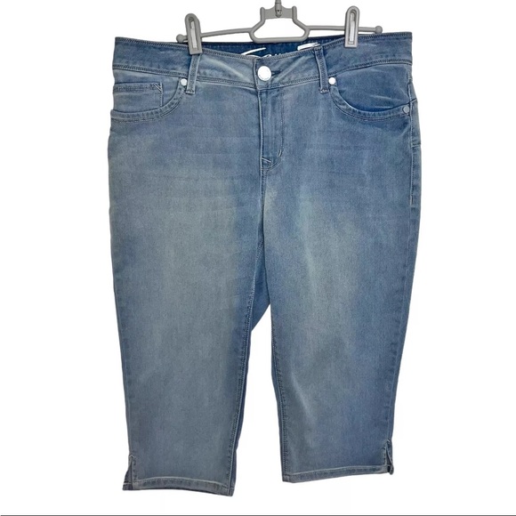 Seven7 Booty Shaper Kimmer Knee-Length Jean Shorts Size 12 Stretch Denim - Picture 1 of 8